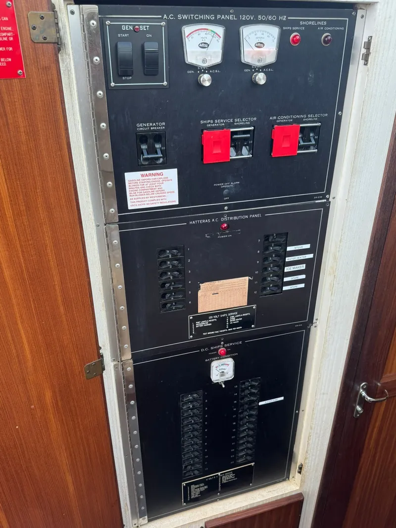 Slide: The Image of Hatteras 36 Sedan 1986 - 32