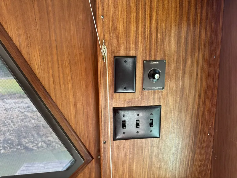 Slide: The Image of Hatteras 36 Sedan 1986 - 34