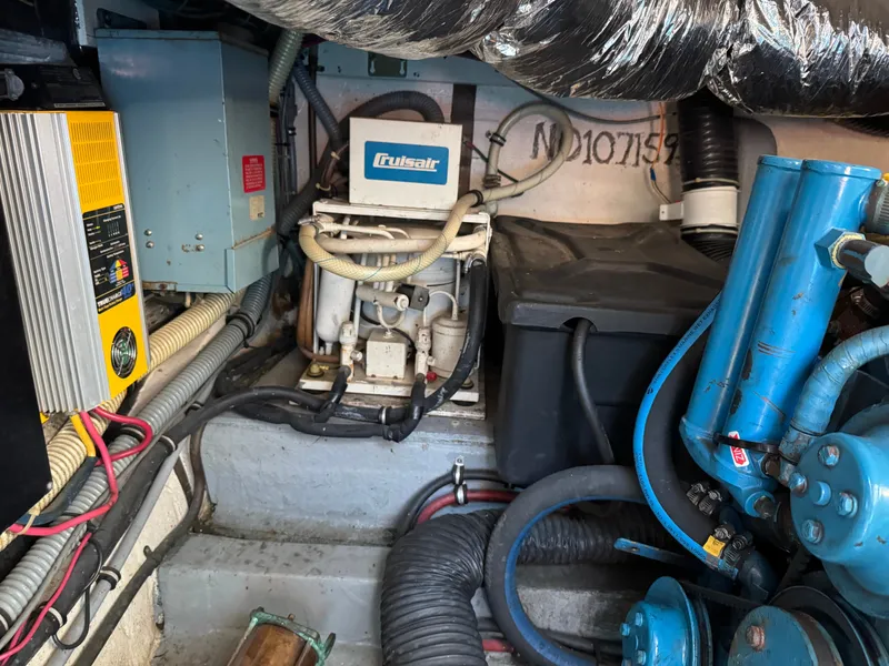 Slide: The Image of Hatteras 36 Sedan 1986 - 36