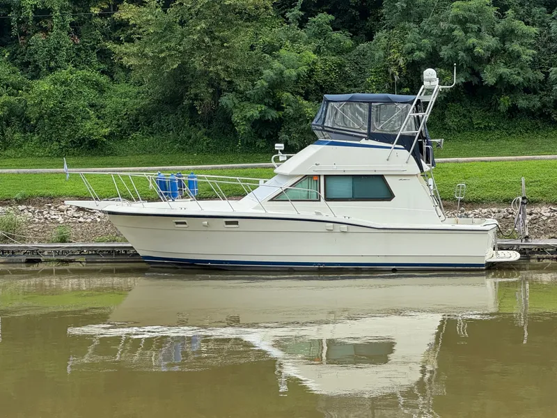 Slide: The Image of Hatteras 36 Sedan 1986 - 4