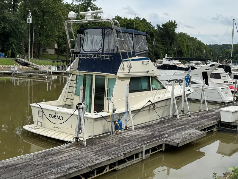 Slide: The Image of Hatteras 36 Sedan 1986 - 5