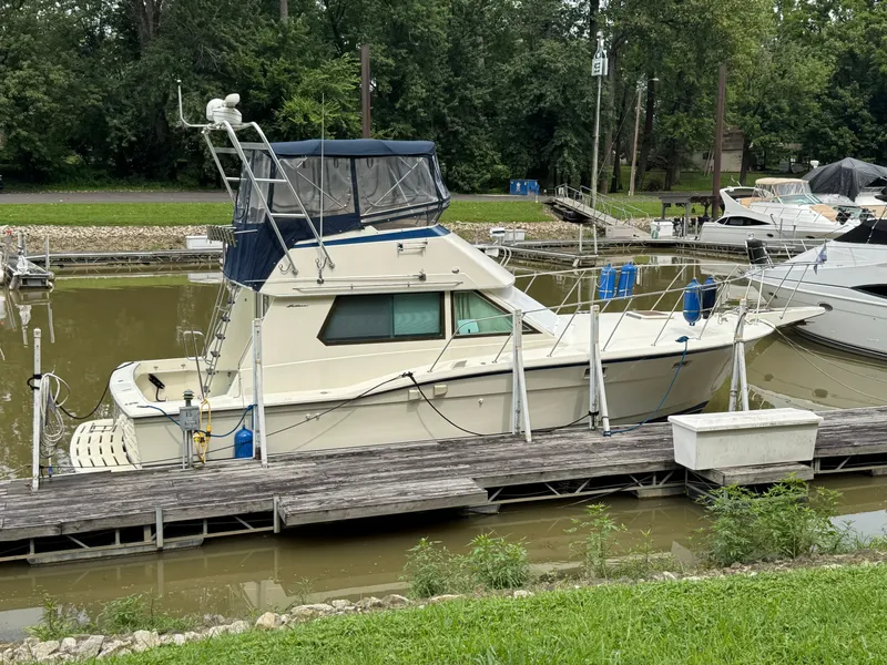 Slide: The Image of Hatteras 36 Sedan 1986 - 6