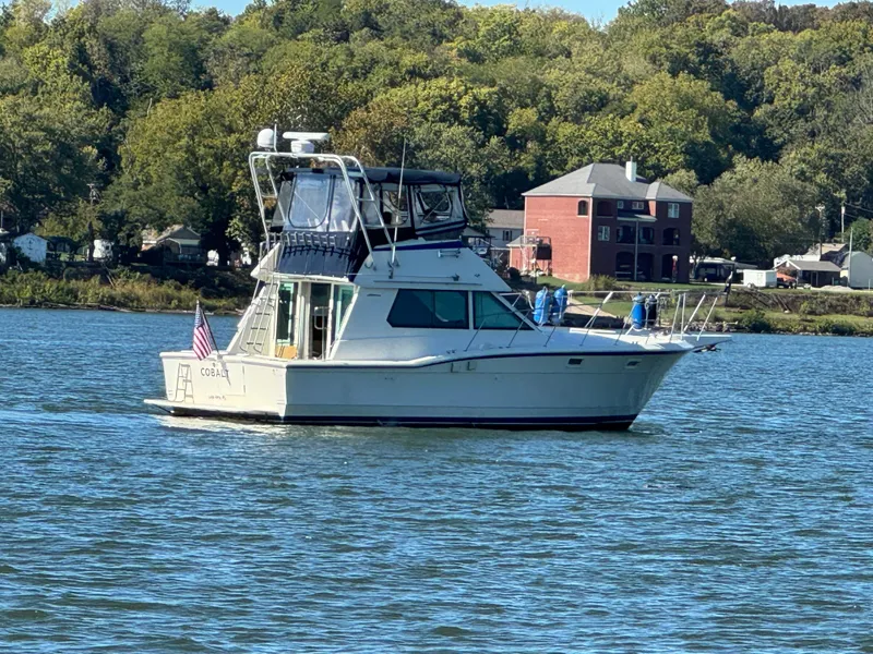 Slide: The Image of Hatteras 36 Sedan 1986 - 7