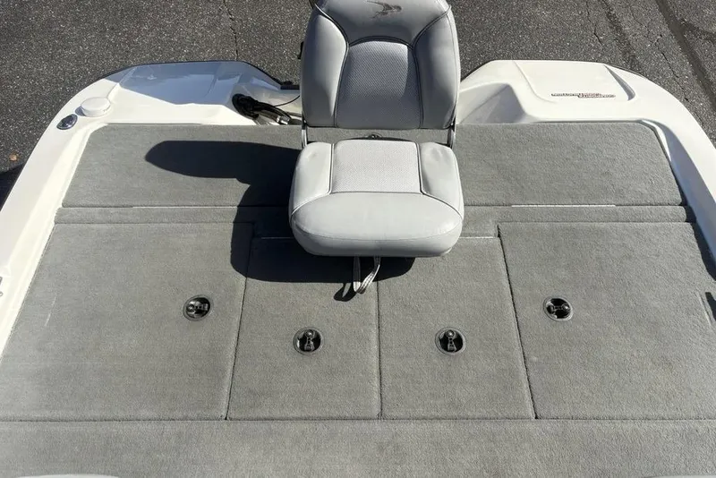 Slide: The Image of 2004 Stratos 285 Pro XL boat deck with gray carpet and seating. - 26