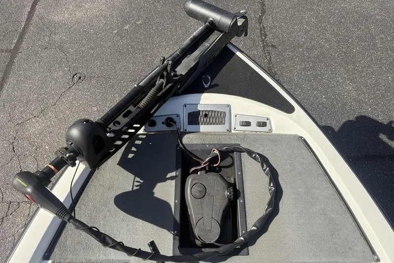 Slide: The Image of 2004 Stratos 285 Pro XL boat deck with trolling motor and foot pedal. - 9