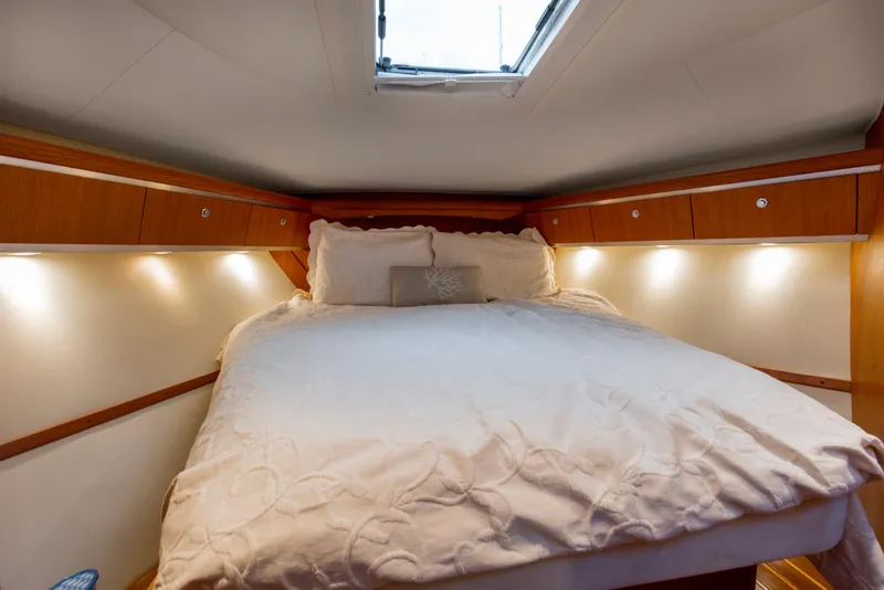 Slide: The Image of 2005 3600 Tiara _Forever Friday_Master Stateroom - 12