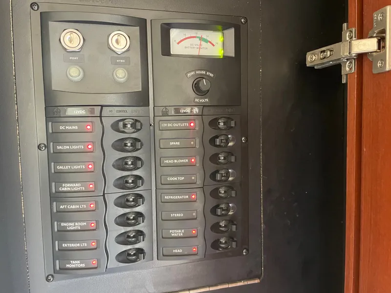 Slide: The Image of Meridian 341 Sedan 2008 - 36