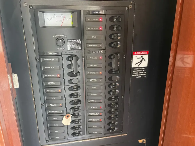 Slide: The Image of Meridian 341 Sedan 2008 - 37