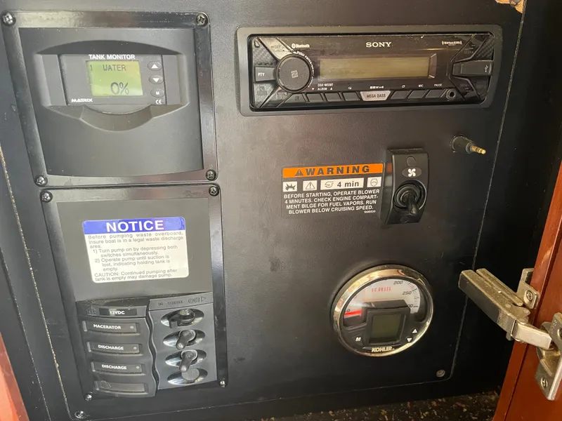 Slide: The Image of Meridian 341 Sedan 2008 - 38