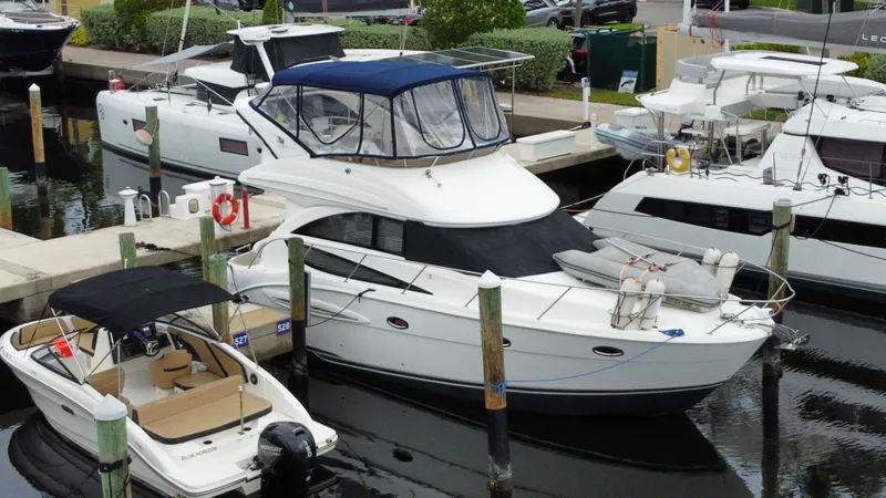 Slide: The Image of Meridian 341 Sedan 2008 - 6