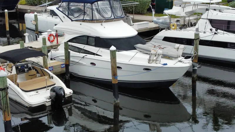 Slide: The Image of Meridian 341 Sedan 2008 - 7