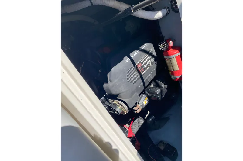 Slide: The Image of Engine compartment of a 2002 Monterey 268SS Super Sport with fire extinguisher. - 18