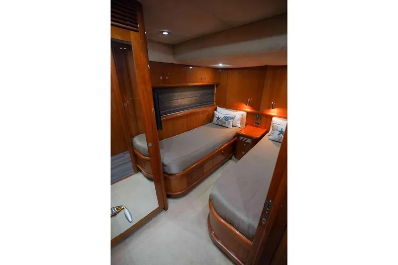 Slide: The Image of Luxurious twin cabin interior on 2006 Sunseeker Manhattan Motor 82 yacht. - 29