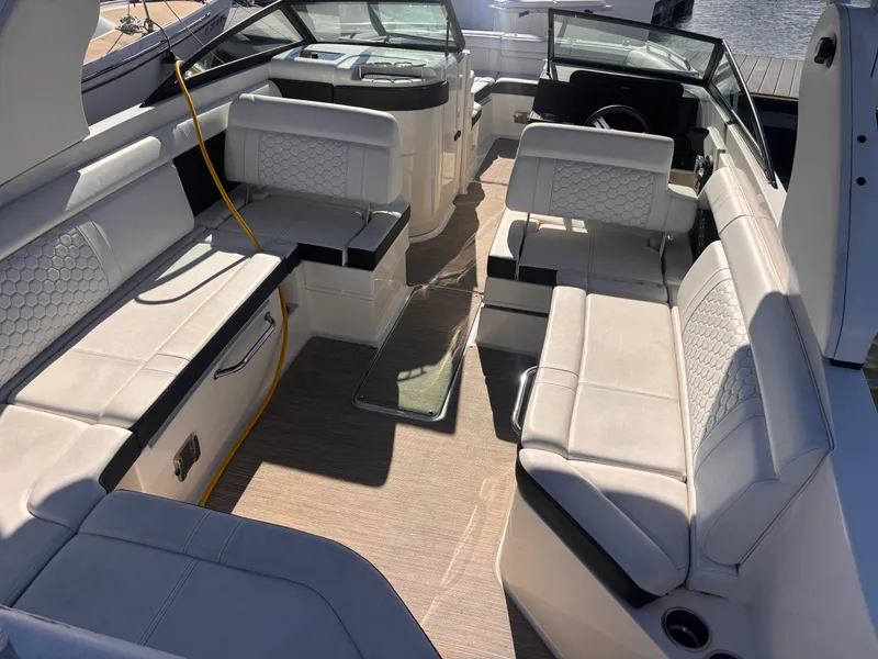 Slide: The Image of Sea Ray SDX 270 OUTBOARD 2020 - 15