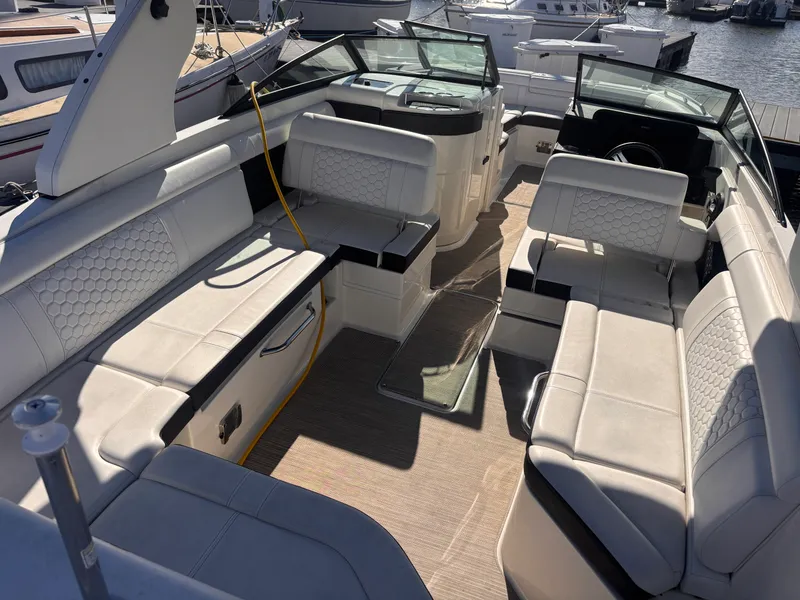 Slide: The Image of Sea Ray SDX 270 OUTBOARD 2020 - 14