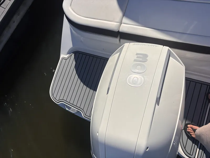 Slide: The Image of Sea Ray SDX 270 OUTBOARD 2020 - 16