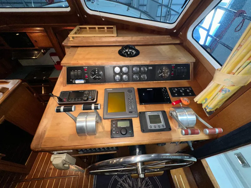Slide: The Image of 2001 Sabre Sabreline 43 yacht helm with navigation instruments and controls. - 18