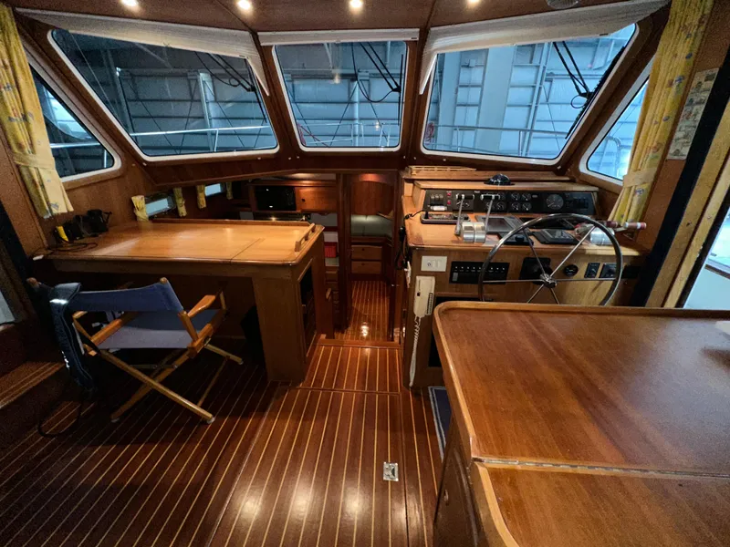 Slide: The Image of Interior of 2001 Sabre Sabreline 43 yacht with wooden helm and seating area. - 22