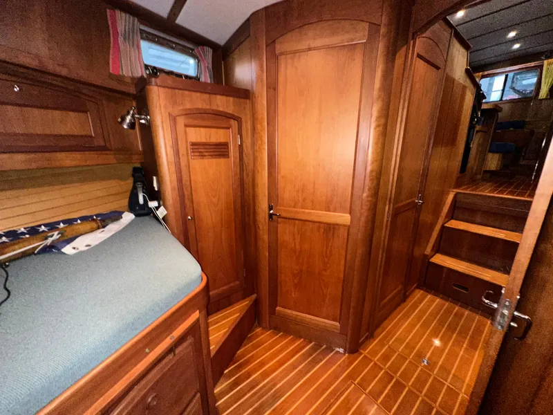 Slide: The Image of Interior of 2001 Sabre Sabreline 43 yacht with wooden cabinetry and flooring. - 33