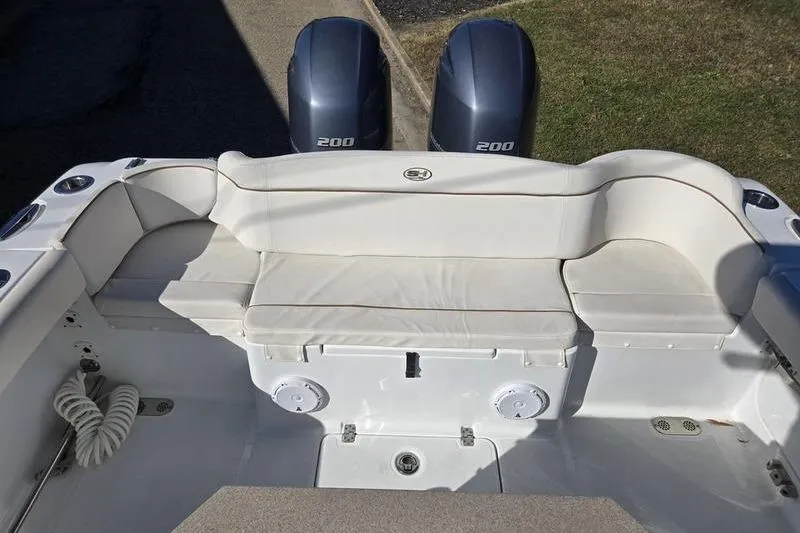 Slide: The Image of 2026 Sea Hunt Ultra 275 SE boat with dual 200 horsepower engines and cushioned seating. - 10