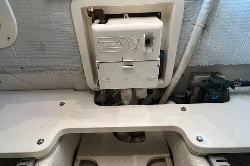 Slide: The Image of Jabsco pump system on 2004 Henriques 35 Sportfisherman boat. - 105