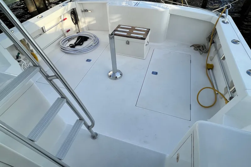 Slide: The Image of 2004 Henriques 35 Sportfisherman deck with ladder, storage, and fishing equipment. - 107