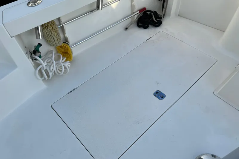 Slide: The Image of 2004 Henriques 35 Sportfisherman deck with storage hatch and cleaning tools. - 11