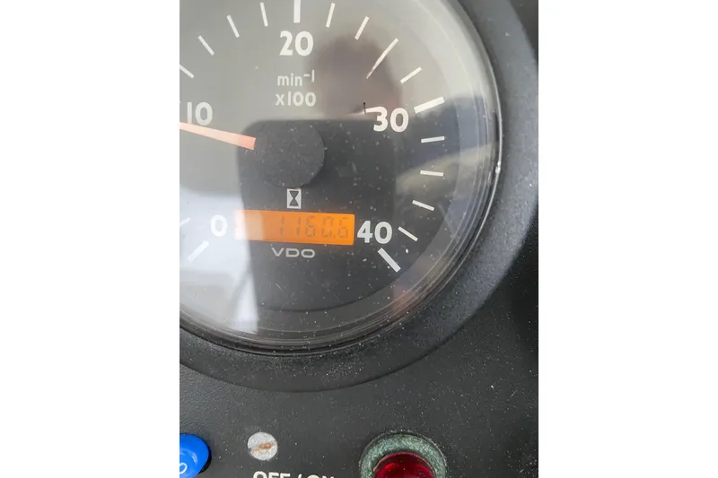 Slide: The Image of Tachometer of 2004 Henriques 35 Sportfisherman showing 1160.6 hours. - 115
