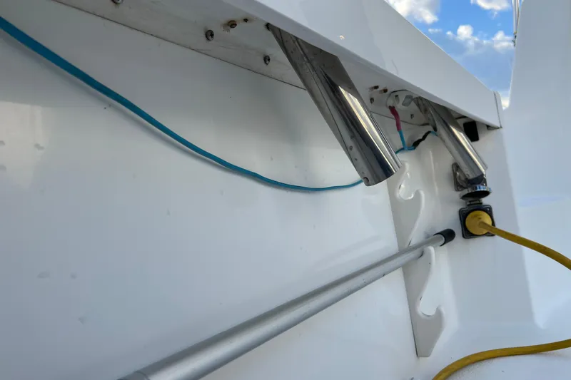 Slide: The Image of 2004 Henriques 35 Sportfisherman boat deck with cables and rod holders. - 21