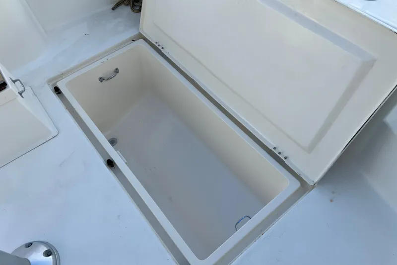 Slide: The Image of Open storage compartment on 2004 Henriques 35 Sportfisherman boat deck. - 24