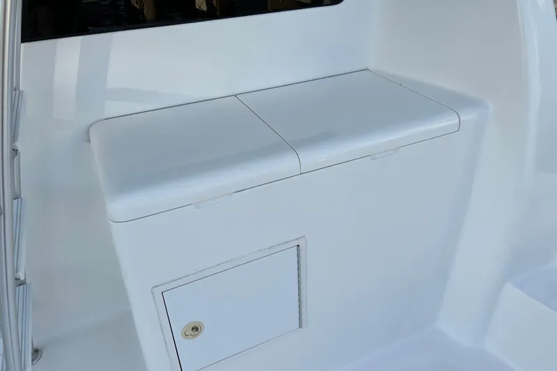 Slide: The Image of White storage compartment on 2004 Henriques 35 Sportfisherman boat. - 29