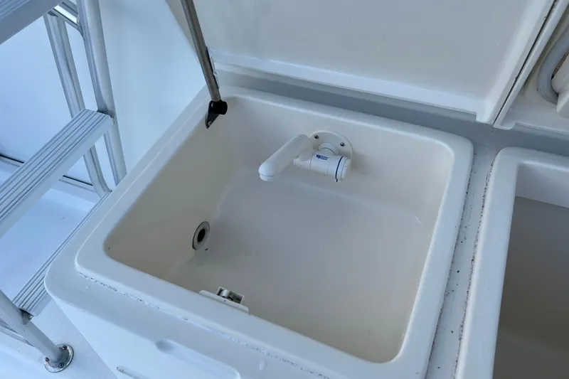 Slide: The Image of White sink on 2004 Henriques 35 Sportfisherman boat, adjacent to metal ladder. - 32