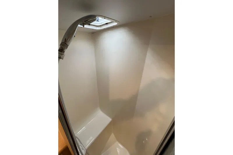 Slide: The Image of Interior shower area of 2004 Henriques 35 Sportfisherman boat. - 71