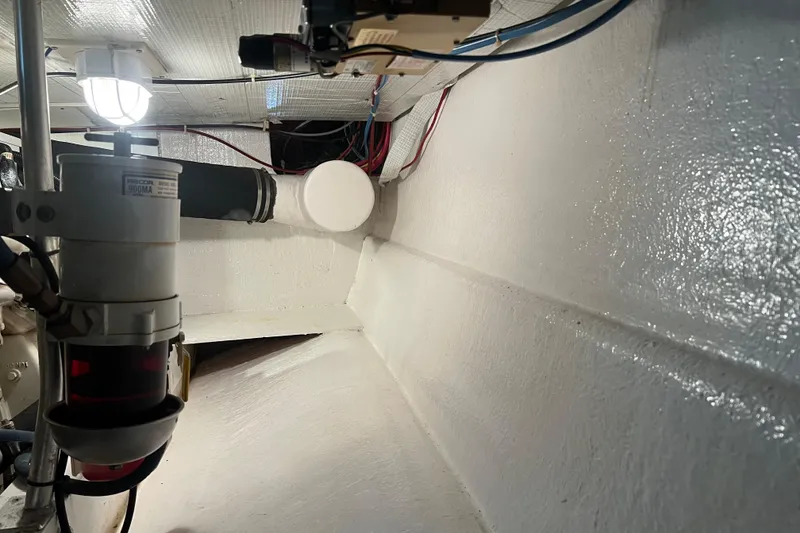 Slide: The Image of Engine room of 2004 Henriques 35 Sportfisherman, showing wiring and components. - 89