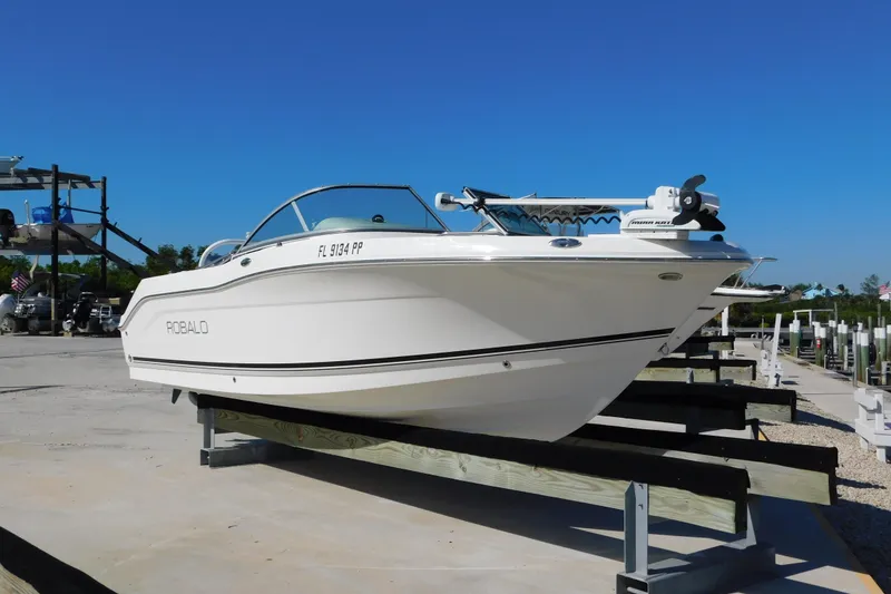 The Image of 2014 Robalo R207 Dual Console boat on display under clear blue sky. - 0