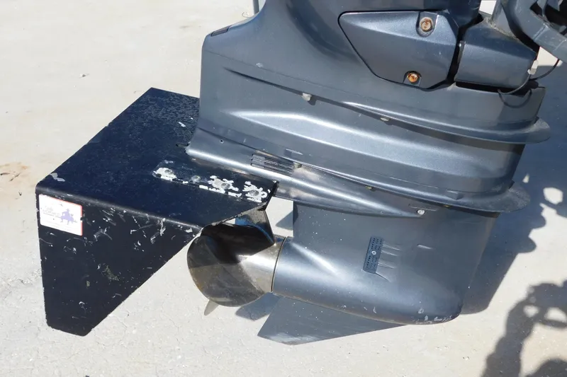 Slide: The Image of 2014 Robalo R207 Dual Console outboard motor and propeller close-up. - 10