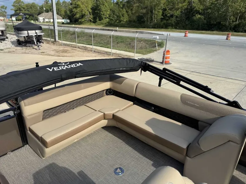 Slide: The Image of Veranda VR 265L 2026 - 13