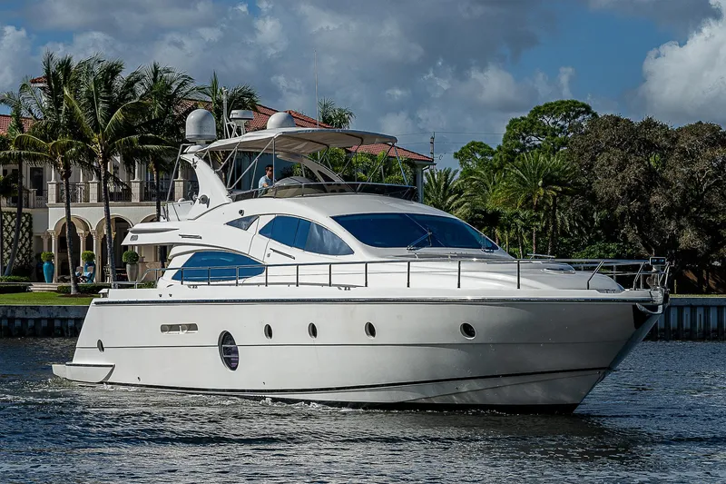 Slide: The Image of 2009 Aicon - Exterior profile on the water - 100