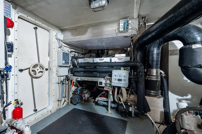 Slide: The Image of 2009 Aicon - engine room - 93