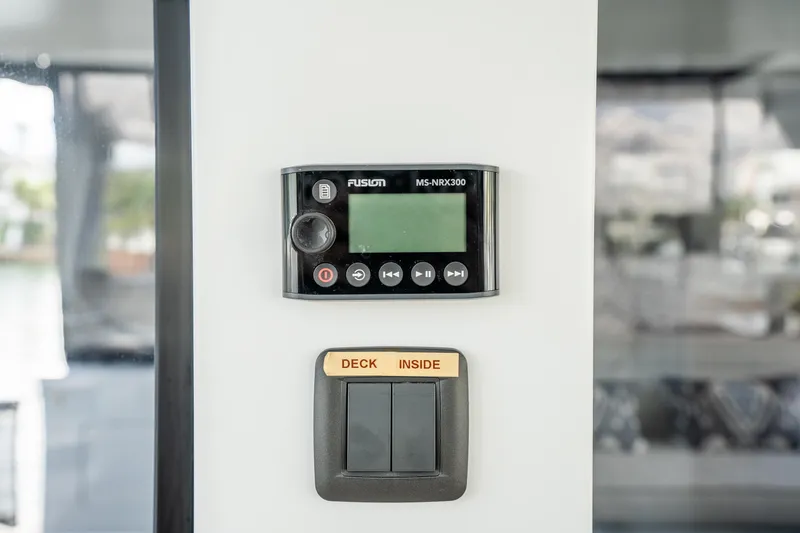Slide: The Image of Fusion MS-NRX300 stereo control on 2017 Harvey Yachts 58 interior. - 39