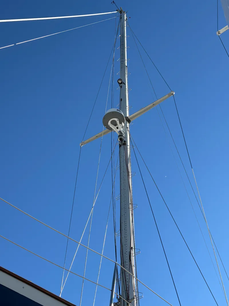 Slide: The Image of Mast of a 1979 Hallberg-Rassy 38 sailboat against a clear blue sky. - 20
