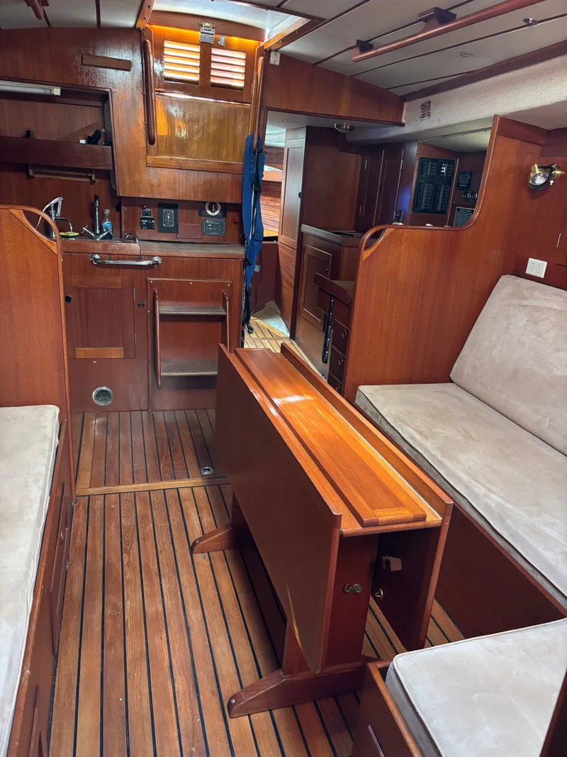 Slide: The Image of Hallberg-Rassy 38 1979 - 89