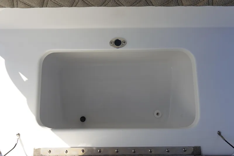 Slide: The Image of Livewell compartment on a 2026 Sea Hunt Ultra 255 SE boat. - 16
