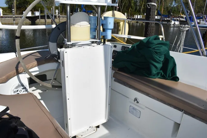 Slide: The Image of Cockpit of 1996 Beneteau Oceanis 321 sailboat with steering wheel and seating. - 19