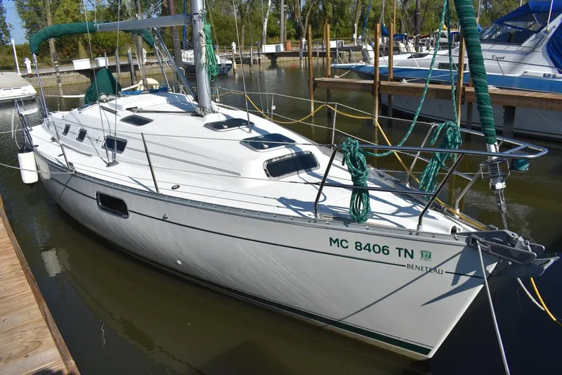 Slide: The Image of 1996 Beneteau Oceanis 321 sailboat docked in a marina, side view. - 2
