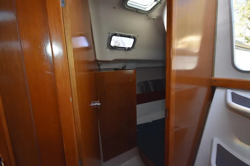 Slide: The Image of Interior cabin of 1996 Beneteau Oceanis 321 sailboat with wooden finish. - 39