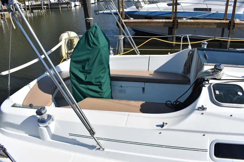 Slide: The Image of 1996 Beneteau Oceanis 321 sailboat cockpit with covered wheel, docked at marina. - 7
