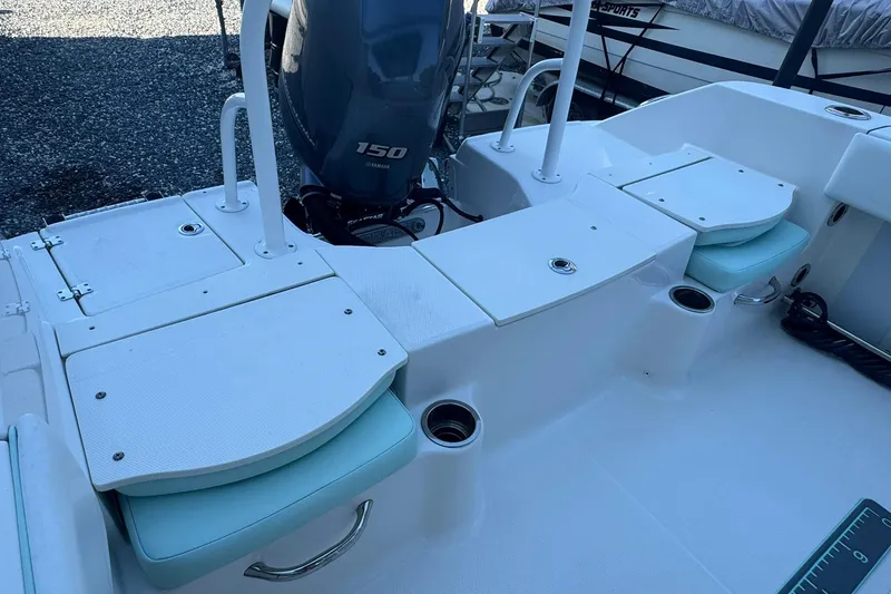 Slide: The Image of 2021 Robalo R200 Center Console boat interior with Yamaha 150 engine. - 17