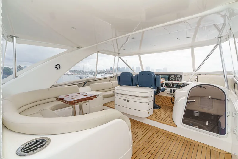 Slide: The Image of Luxurious interior of Princess 75 Fly yacht, 2007 model. - 22