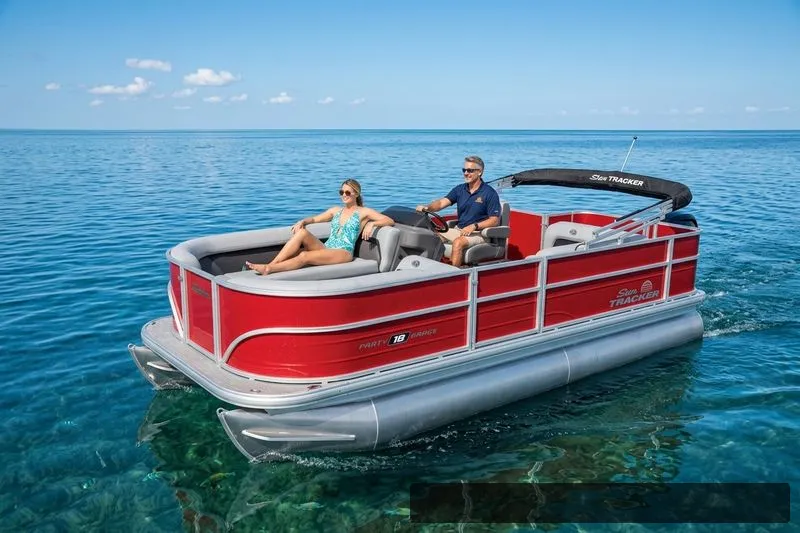 The Image of Sun Tracker Party Barge 18 DLX 2026 - undefined